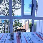 Cerca Del Mar En Mesa Del Mar *