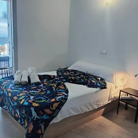 Cerca Del Mar En Mesa Del Mar Такоронте