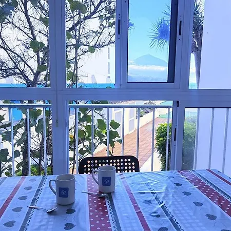 Cerca Del Mar En Mesa Del Mar *